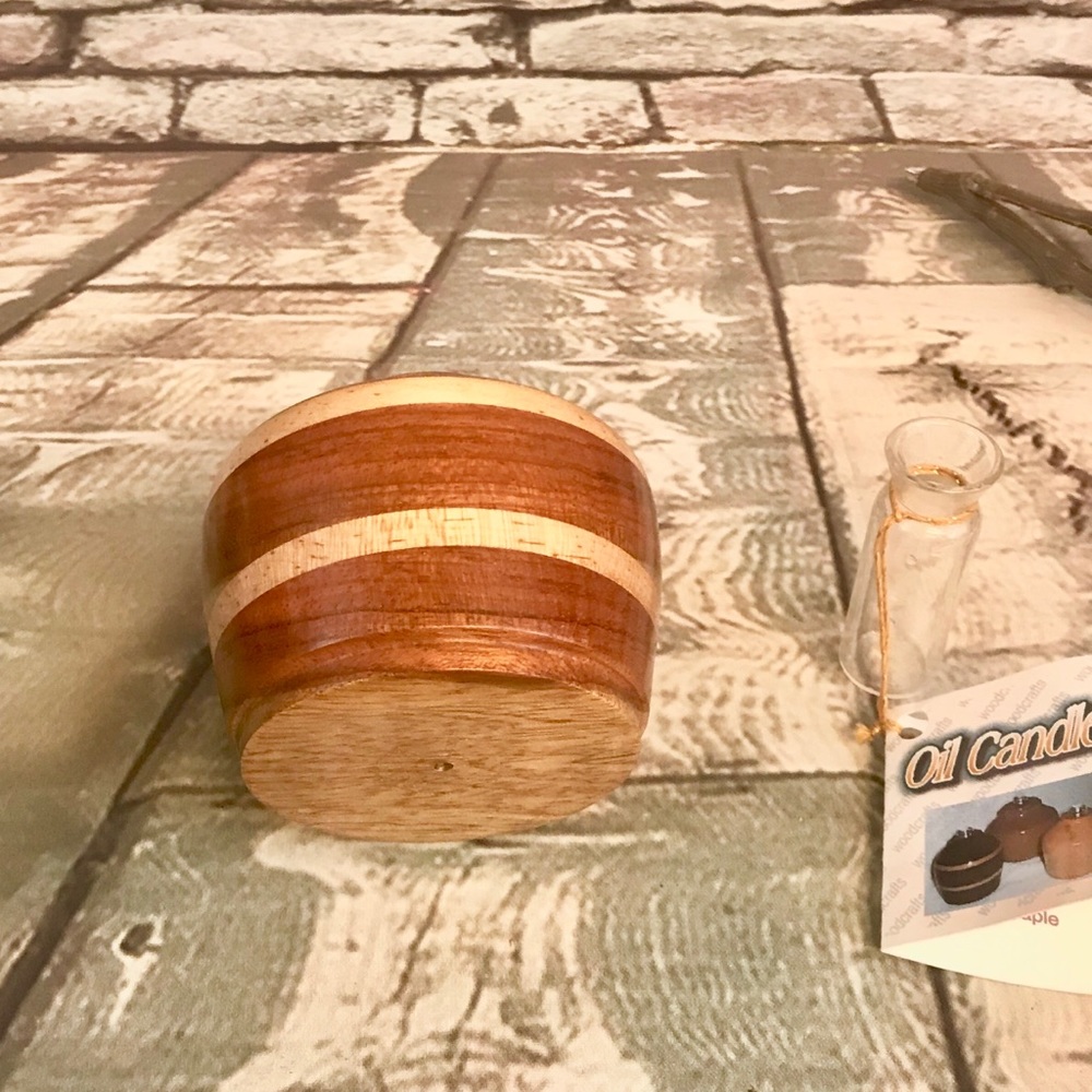 Brazilian Cherry & Curly Maple Wooden Oil Candle - Picture 4 of 7